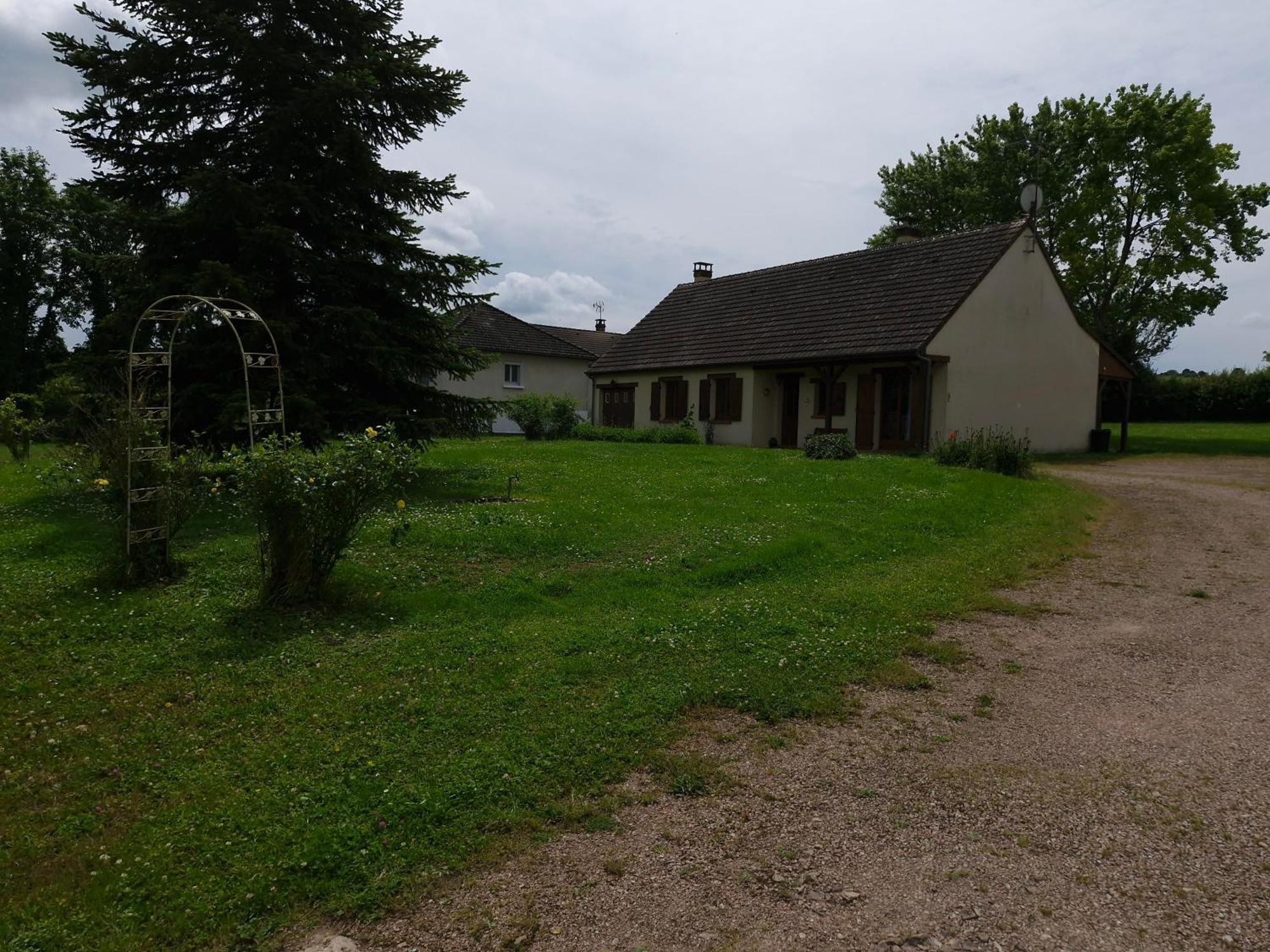 Вилла Chez Berthe Brinon-sur-Beuvron Экстерьер фото